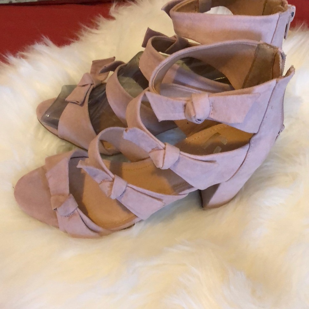 Beutiful Lilac Booties - Picture 3 of 4